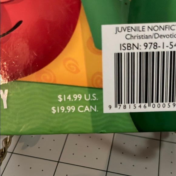 Green and Red VeggieTales Toys Collection - Picture 3 of 4